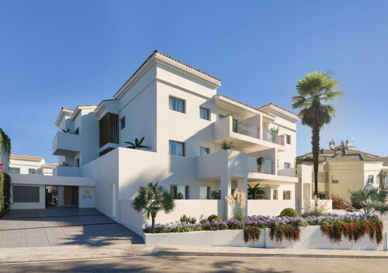 Property in Fuengirola — photo 1