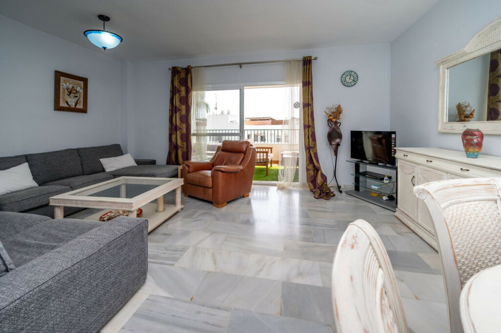 Apartment – Middle Floor Apartment in Miraflores — photo 3