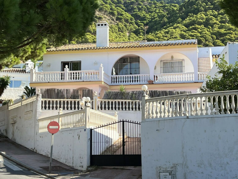 House – Detached Villa in Mijas — photo 1