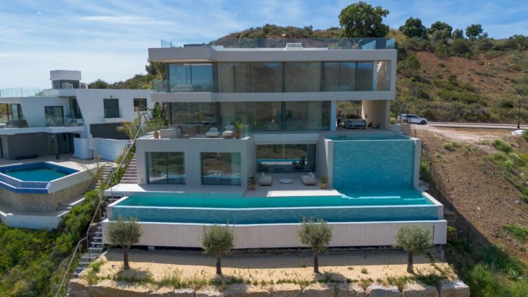 Property in Mijas — photo 1