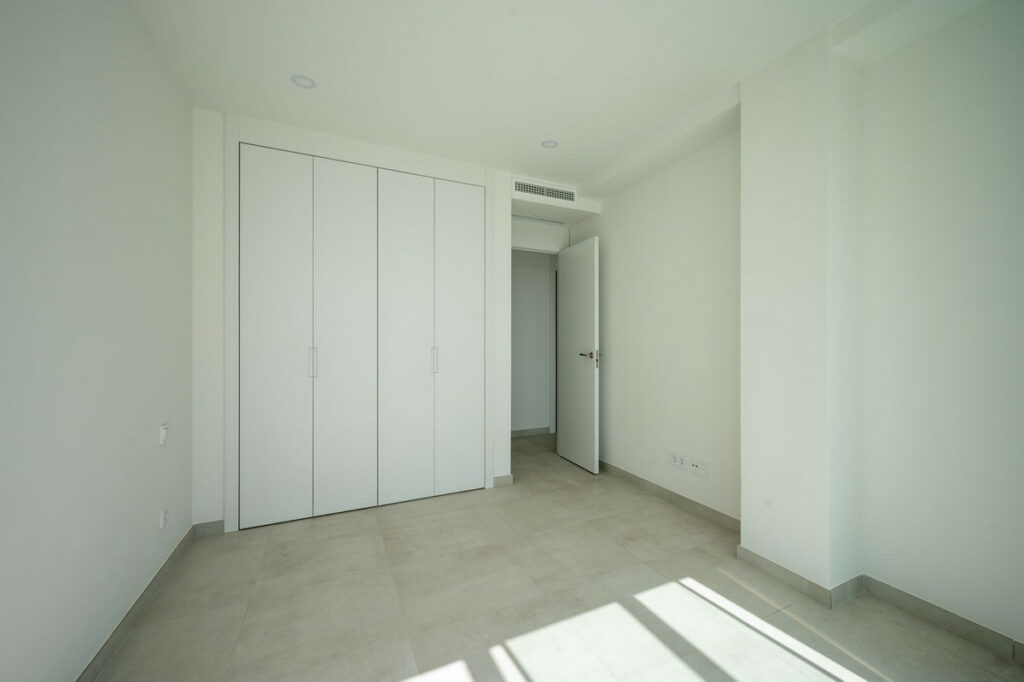 Apartment – Middle Floor Apartment in Mijas Costa — photo 9