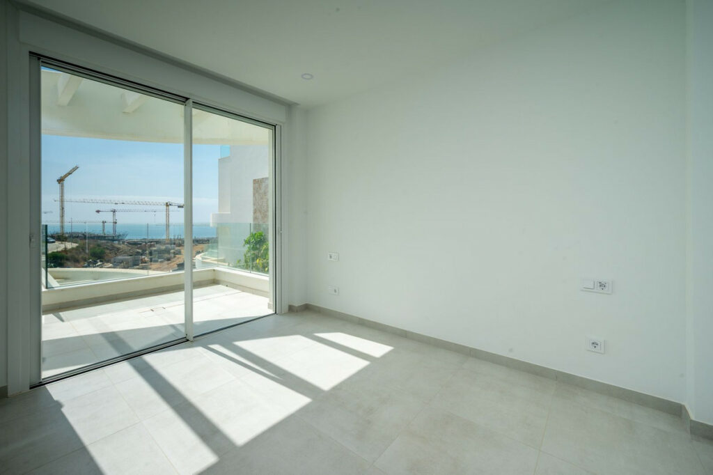 Apartment – Middle Floor Apartment in Mijas Costa — photo 10