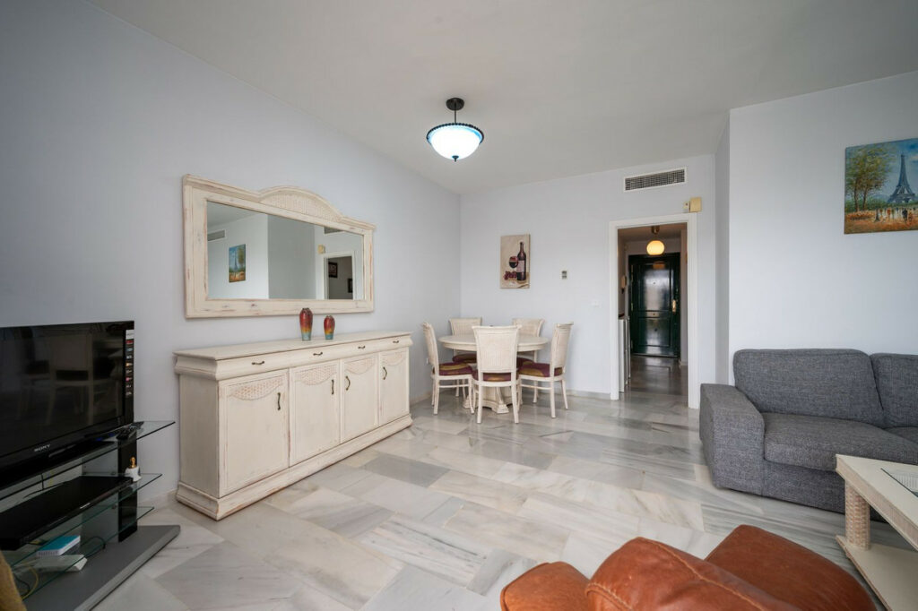 Apartment – Middle Floor Apartment in Miraflores — photo 5