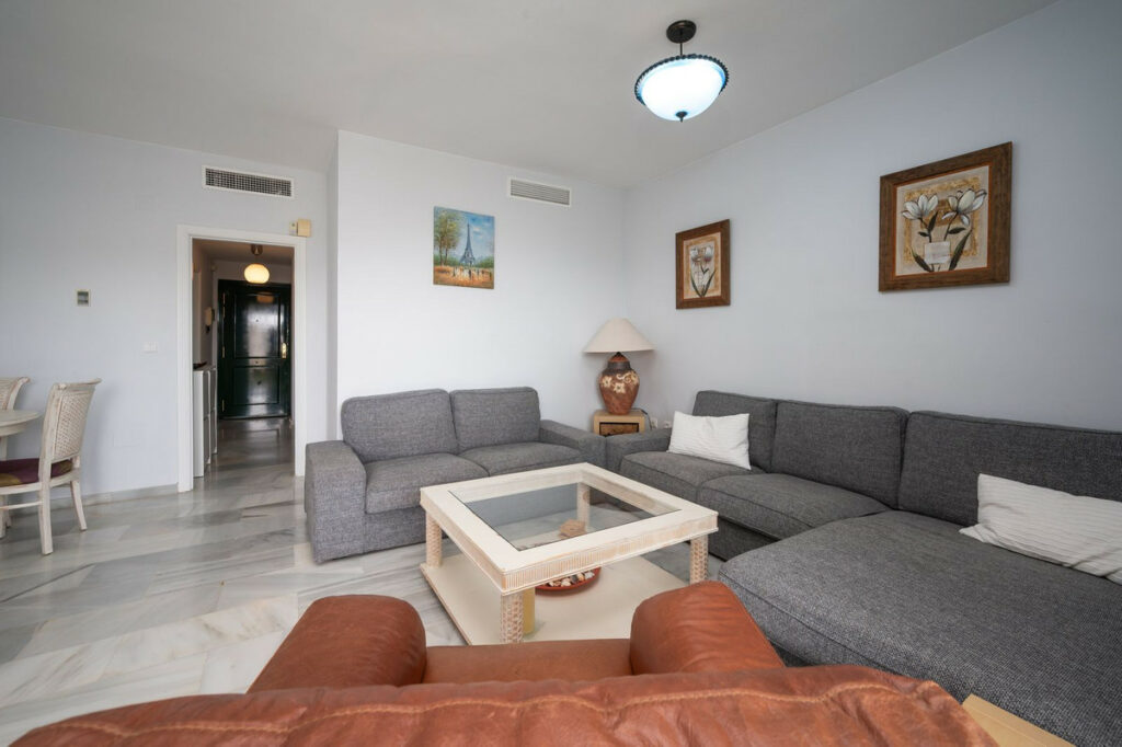 Apartment – Middle Floor Apartment in Miraflores — photo 6