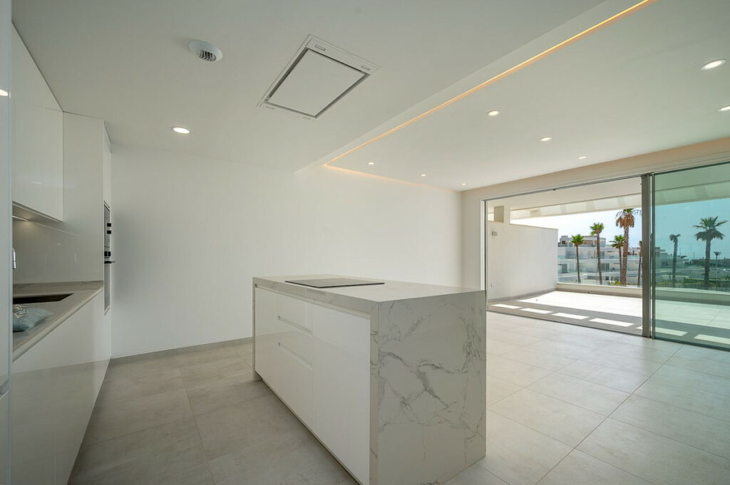 Apartment – Middle Floor Apartment in Mijas Costa — photo 4
