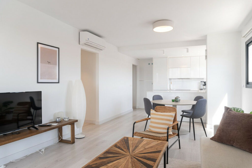 Apartment – Middle Floor Apartment in Las Lagunas — photo 9