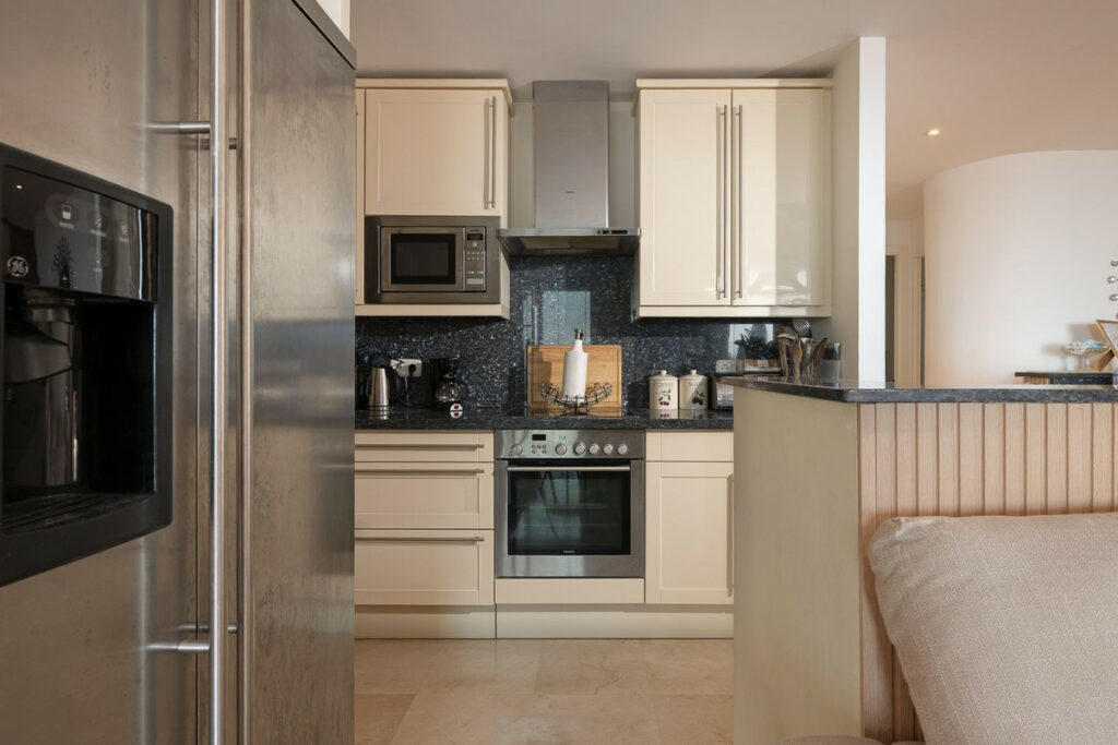 Apartment – Middle Floor Apartment in Calahonda — photo 14