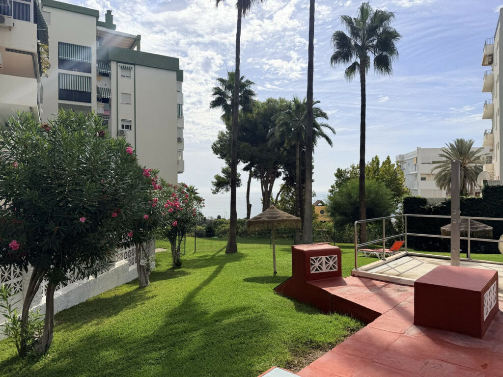 Apartment – Middle Floor Apartment in Torremolinos — photo 4