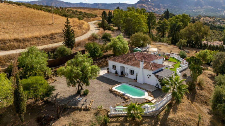 House – Finca – Cortijo in Pizarra — photo 1
