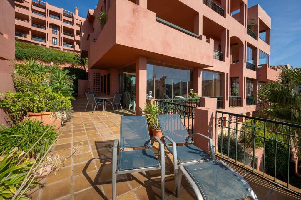 Apartment – Middle Floor Apartment in Calahonda — photo 30