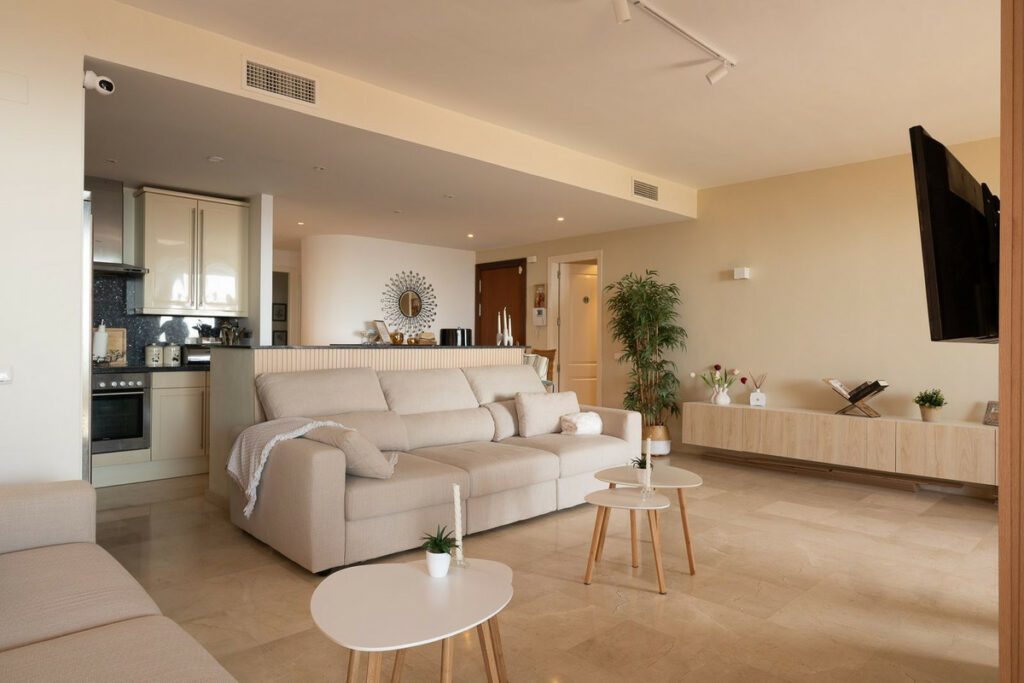 Apartment – Middle Floor Apartment in Calahonda — photo 12