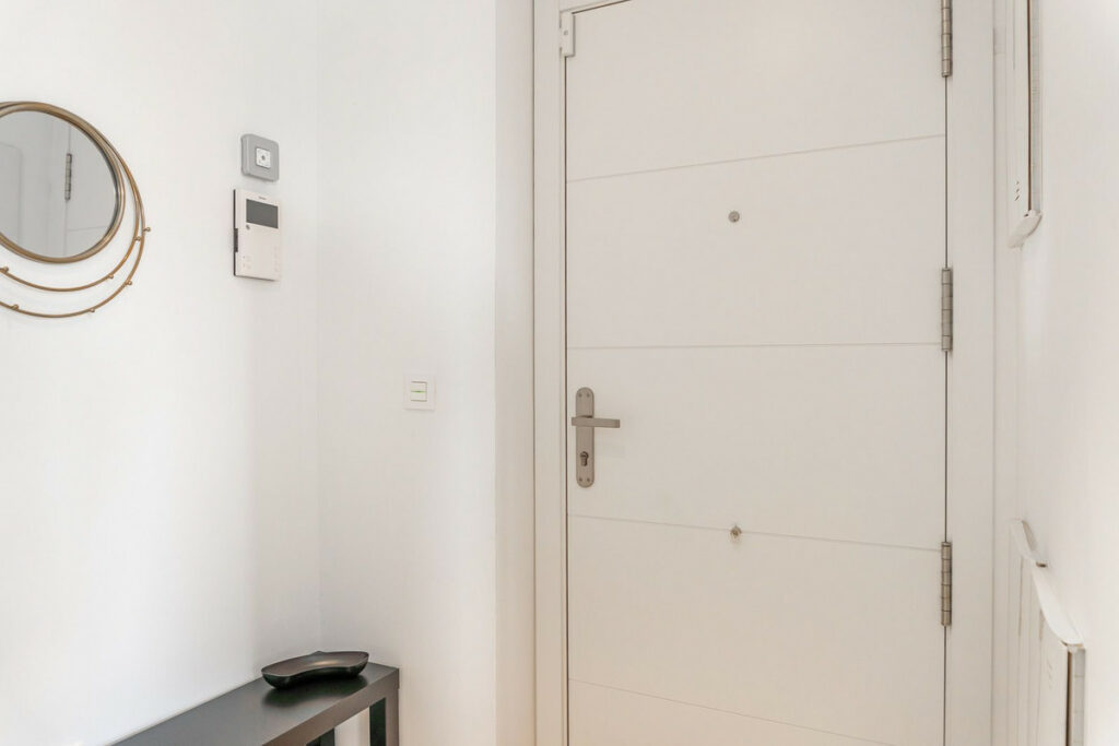 Apartment – Middle Floor Apartment in Las Lagunas — photo 2