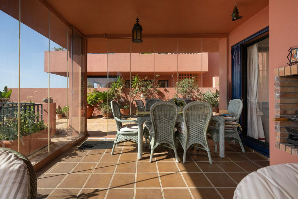 Apartment – Middle Floor Apartment in Calahonda — photo 9