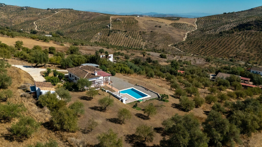 House – Finca – Cortijo in Tolox — photo 1