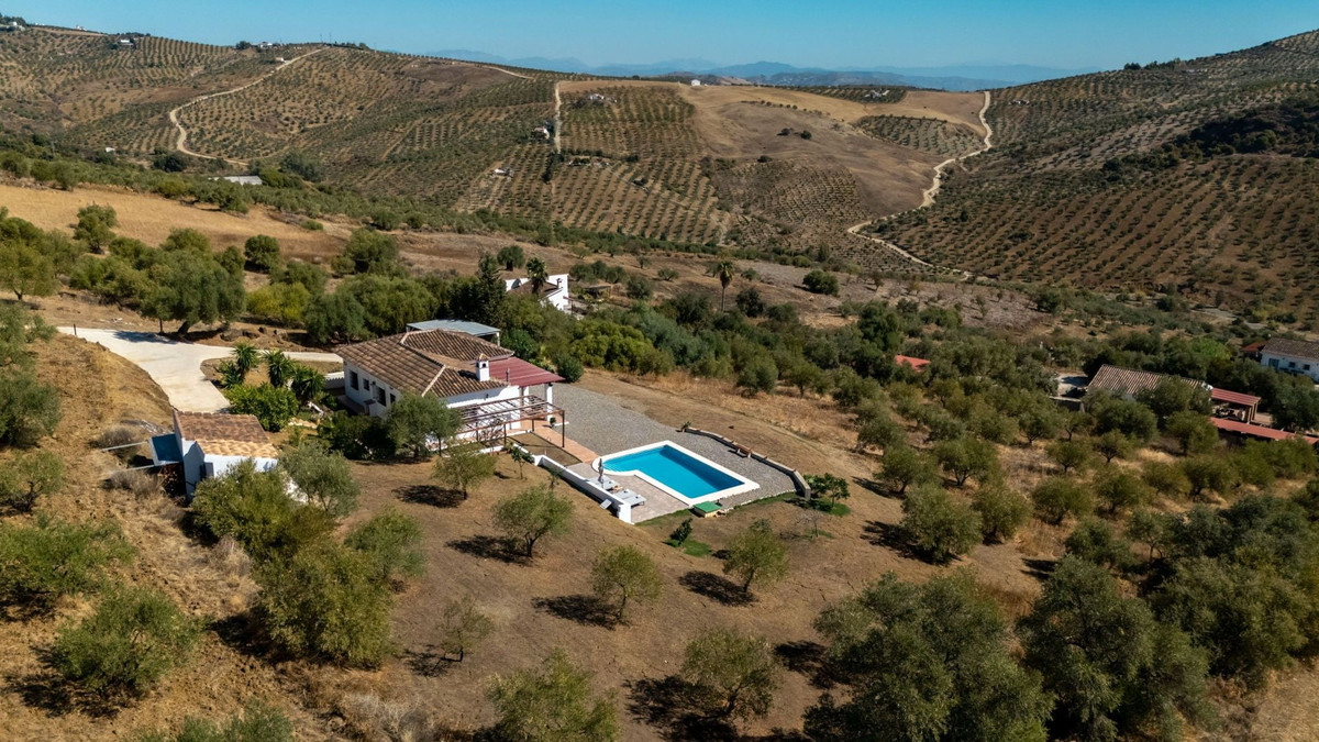 House – Finca – Cortijo in Tolox — photo 1