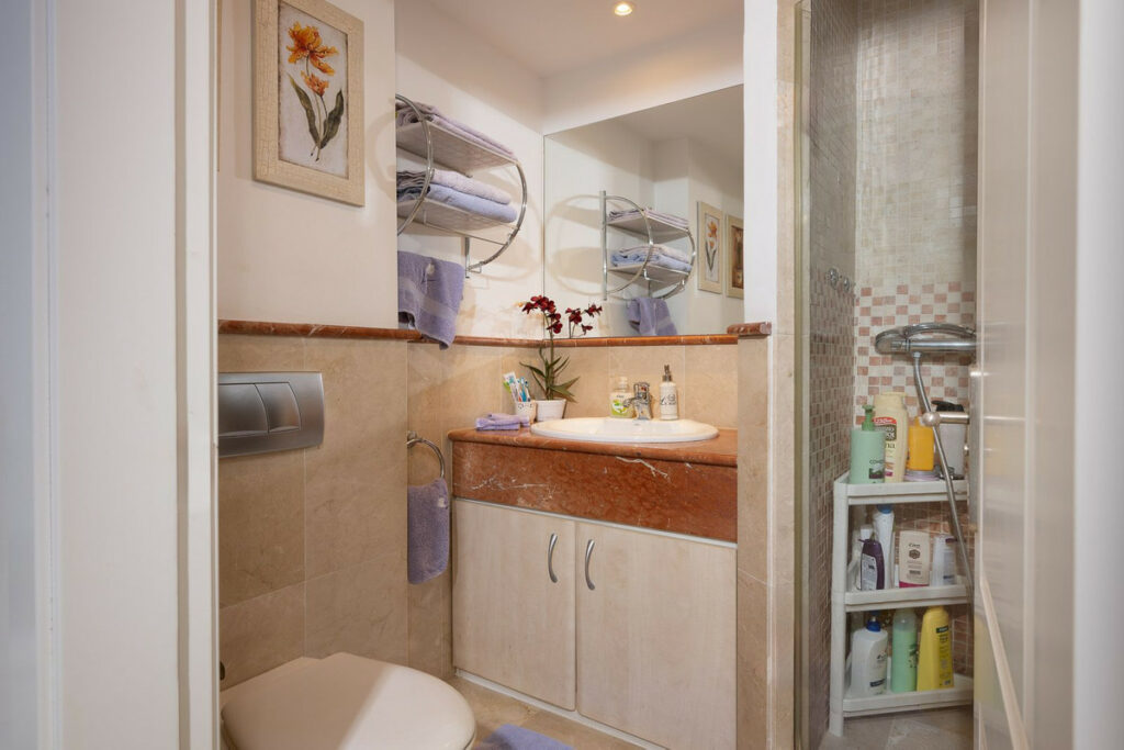 Apartment – Middle Floor Apartment in Calahonda — photo 20