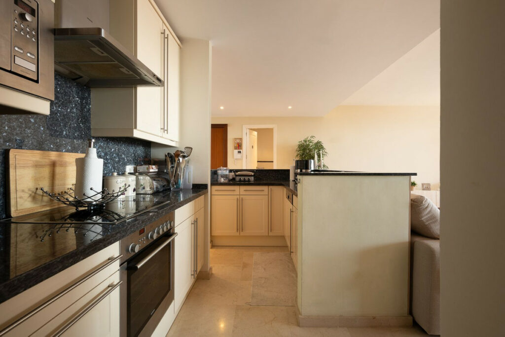 Apartment – Middle Floor Apartment in Calahonda — photo 15
