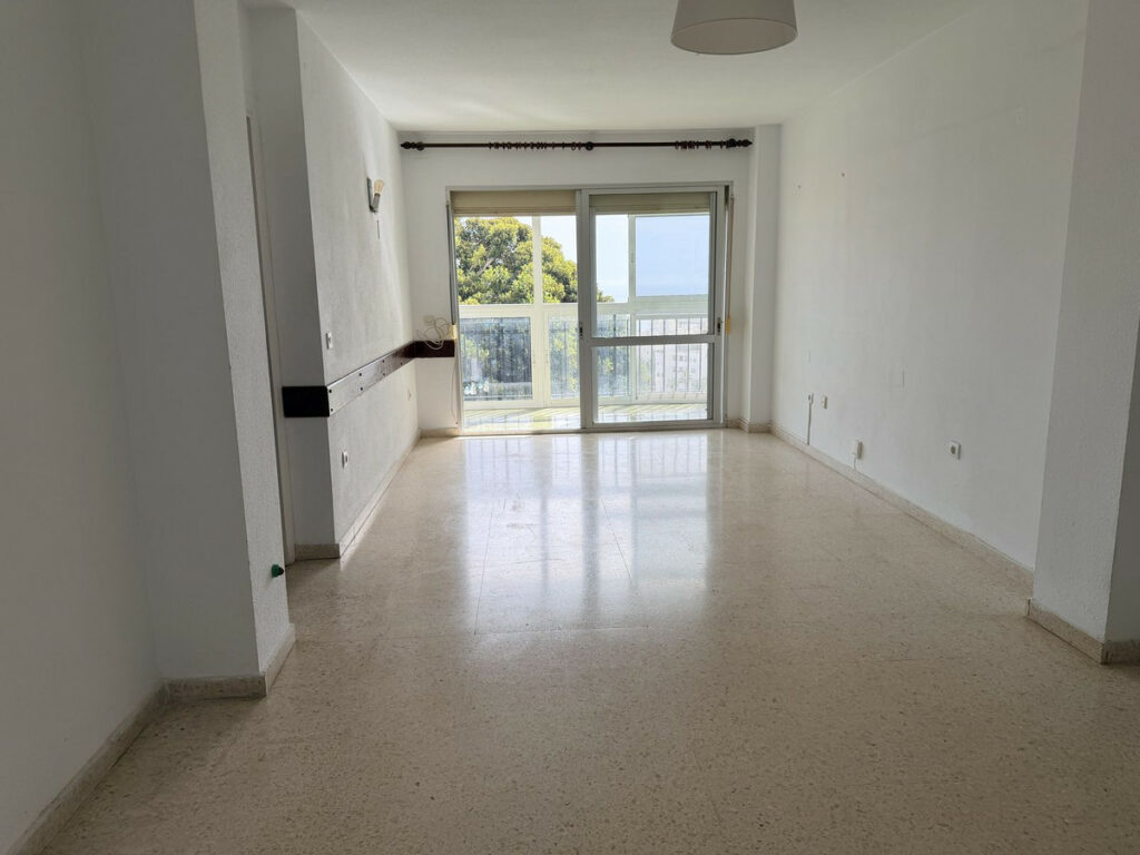 Apartment – Middle Floor Apartment in Torremolinos — photo 2