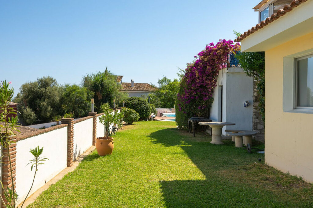 House – Detached Villa in Mijas — photo 37