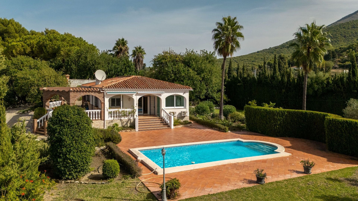 House – Detached Villa in Alhaurín el Grande — photo 1