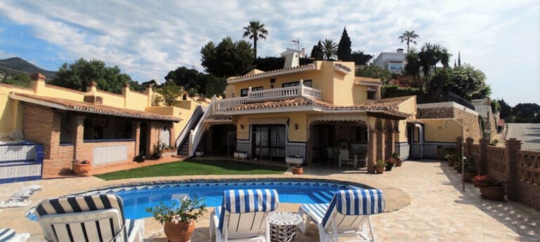 House – Detached Villa in Torremuelle — photo 1